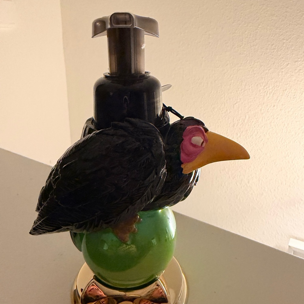 Maleficent Diablo Raven Soap Dispenser Bath & Body Works x Disney Villians - Picture 5 of 8